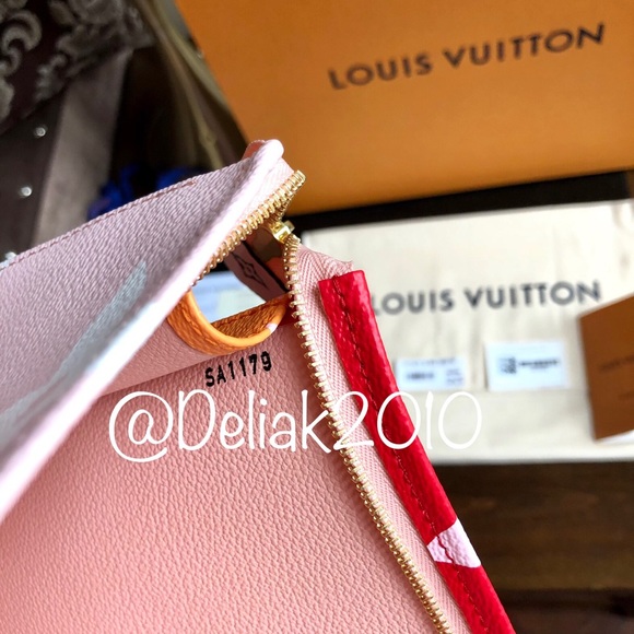 SOLD! Louis Vuitton Toiletry Giant Monogram Rouge - Picture 8 of 8
